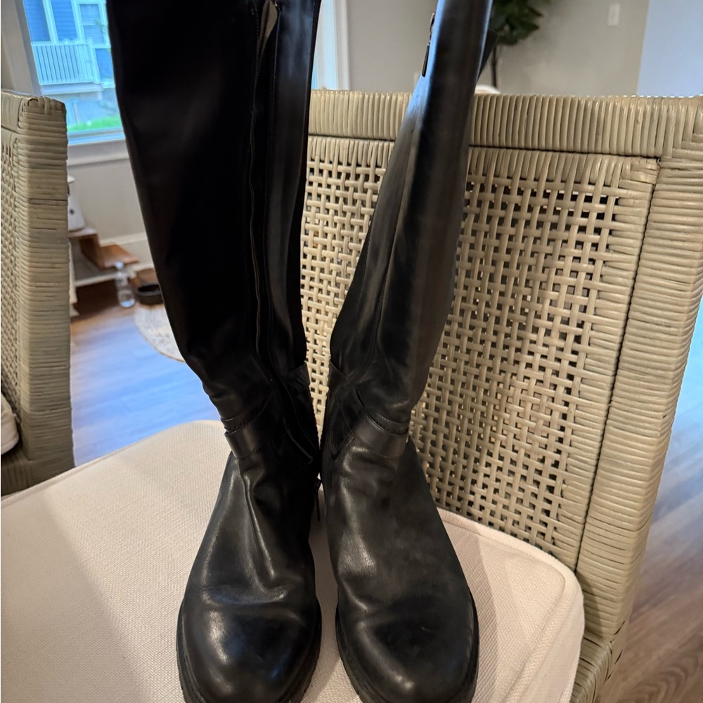 Blondo Black Leather Zippered Boots